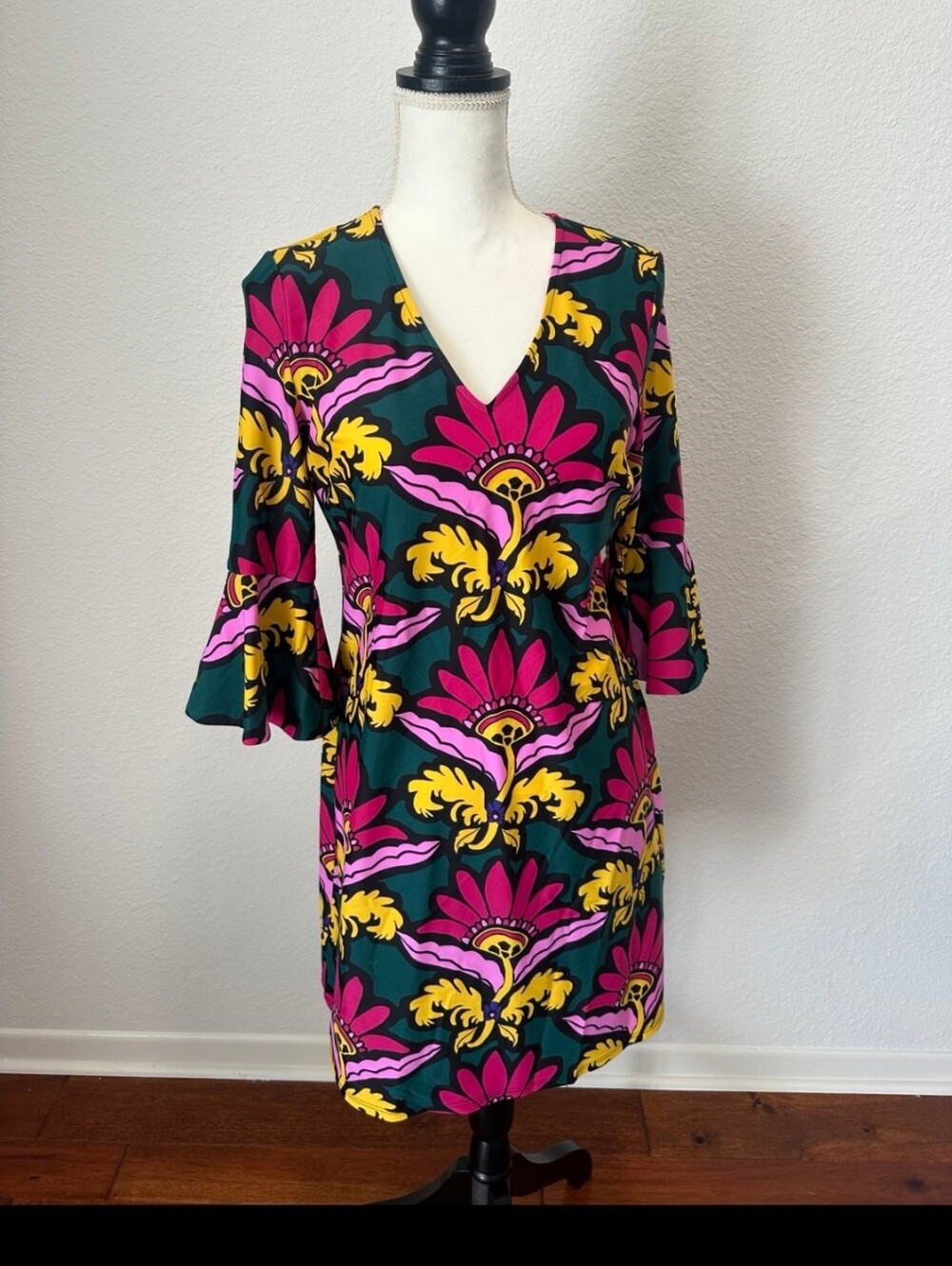 Jude Connelly V-neck dress in the "Grand Florie" floral pattern in Purple XS
